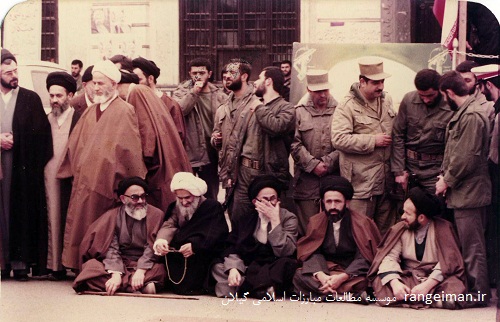 تجمع روحانیون در شهرداری رشت - آیات حجتی،ظهیری و سیدمجتبی رودباری در عکس دیده می شوند