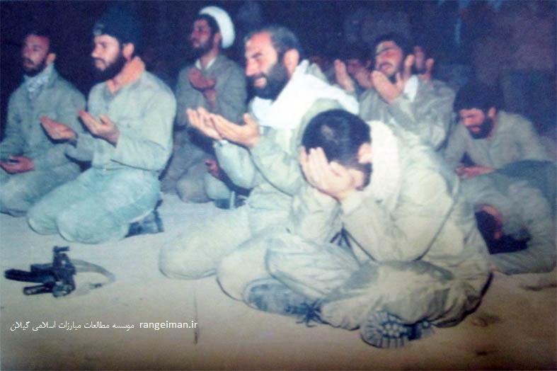 سردار شهید حاج حسین همدانی در جمع رزمندگان گیلانی