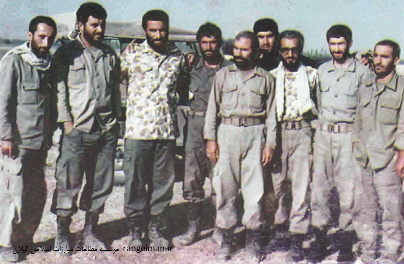 از راست: سردار شهید حجت نظری، سردار شهید غلامرضا قبادی، سردار شهید ابراهیم کشاورز، سردار شهید حاج حسین همدانی، سردار هامون محمدی، سردار شهید حسین املاکی